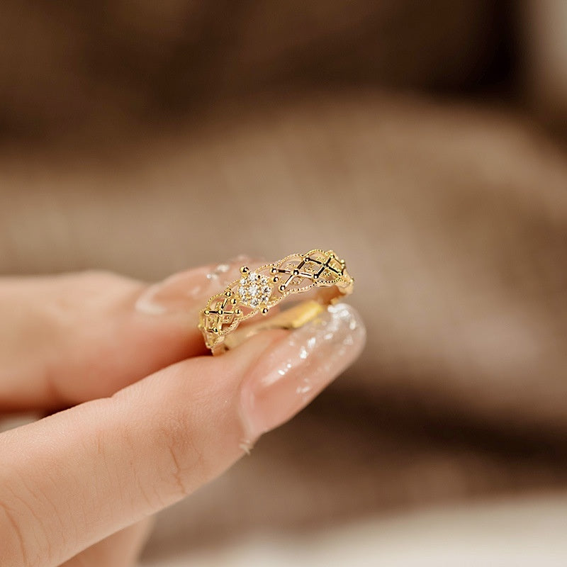 Regal Crown Radiance 18K Gold Ring