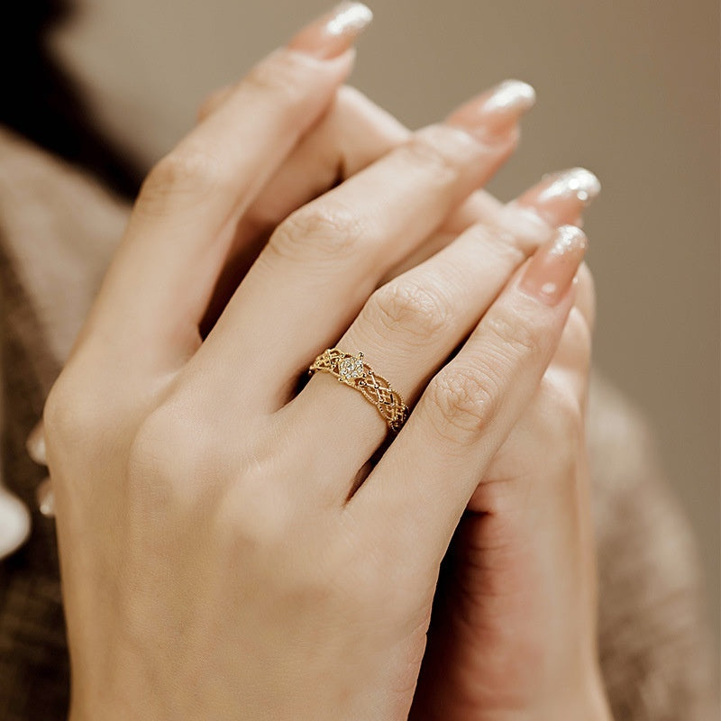 Regal Crown Radiance 18K Gold Ring