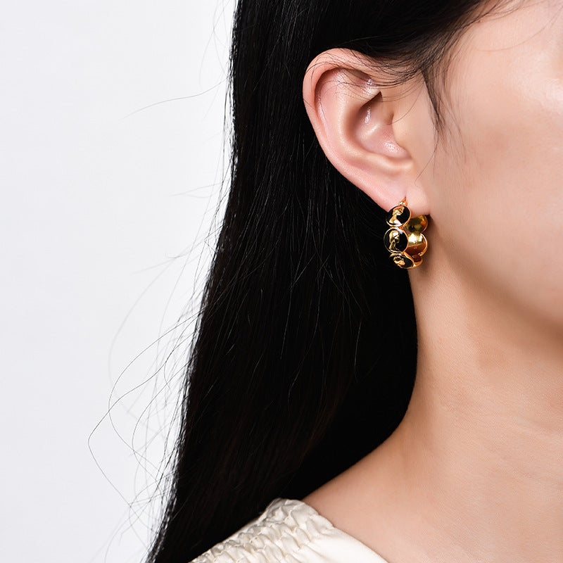 Victorian Crest Queen Earrings